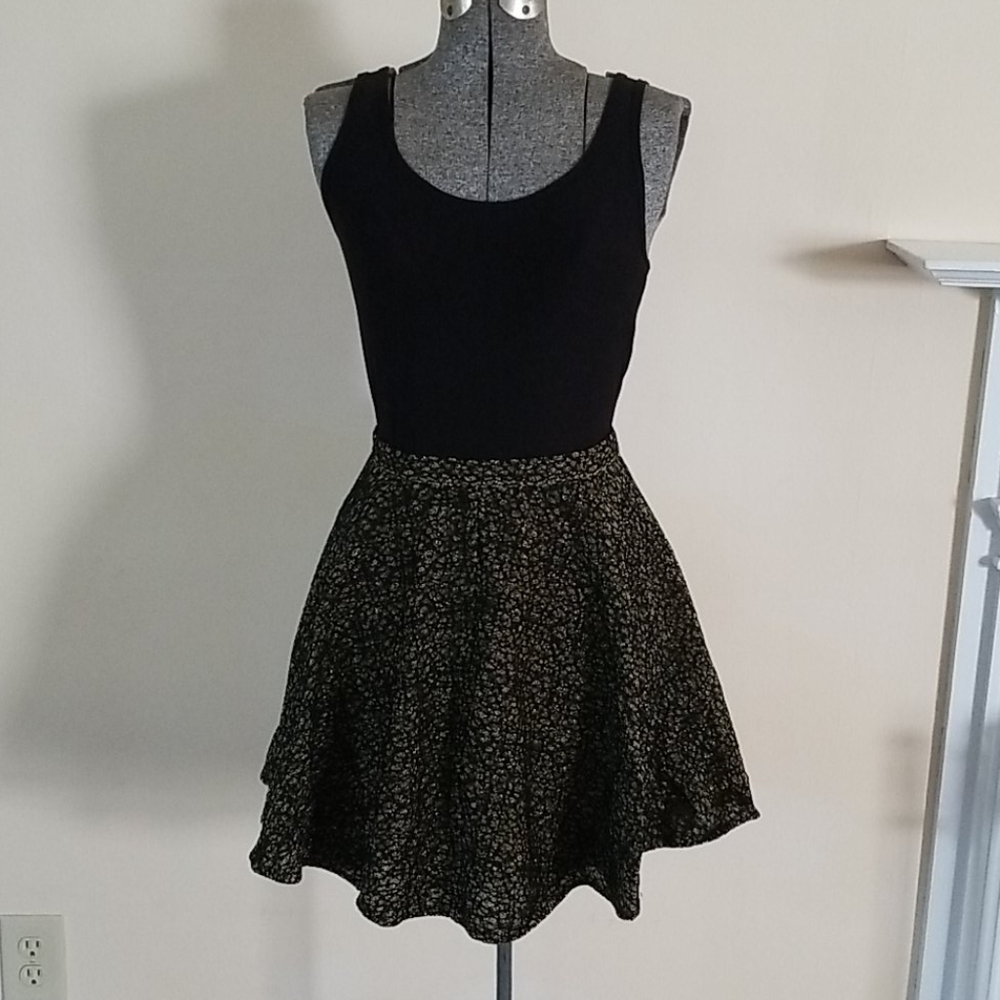 Black and Gold Ark & Co short flare skirt- Large L